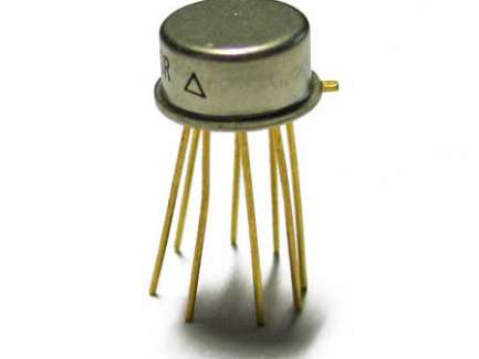 Plessey Semiconductors SP8655B Divide by 32 counter integrated circuit, 8-pin metal can package