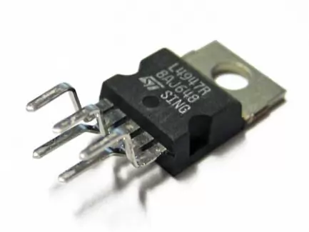 STMicroelectronics L4947R Regolatore di tensione positiva, +5V, Pentawatt V