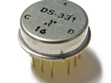 MA-COM Anzac DS-331 PIN 2-way power divider, 750 - 1500 MHz, 1W
