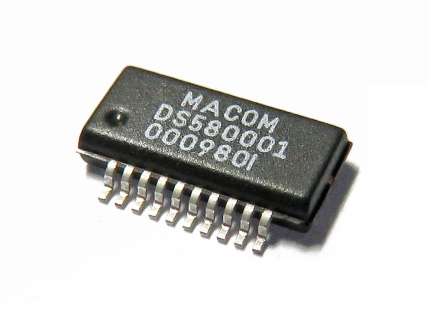 M/A-COM DS58-0001-TR 8-way power splitter, 824 - 960 MHz, 1W
