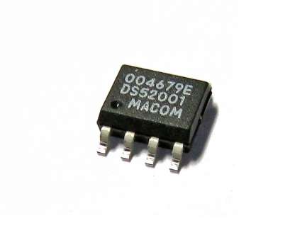 M/A-COM DS52-0001-TR 2-way power splitter, 824 - 960 MHz, 1W