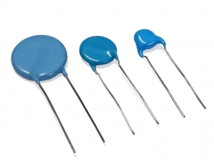 muRata DE0805-B102K2K Leaded high voltage ceramic capacitor, 1 nF, 2kV